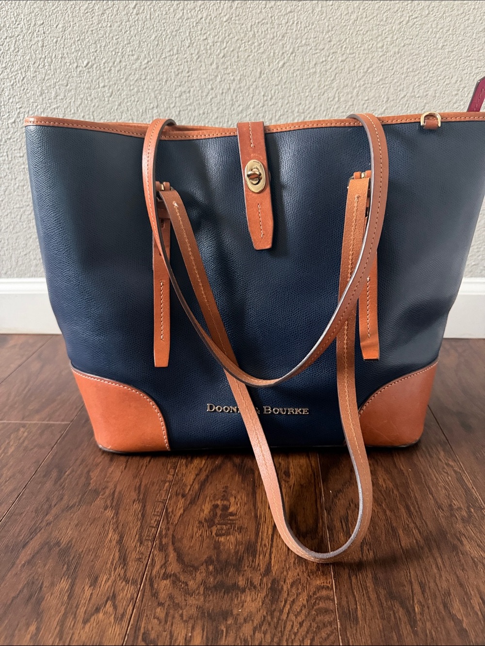 Vintage Dooney & Bourke Navy Tote with Tan Trim and Pink Interior - Picture 8 of 10